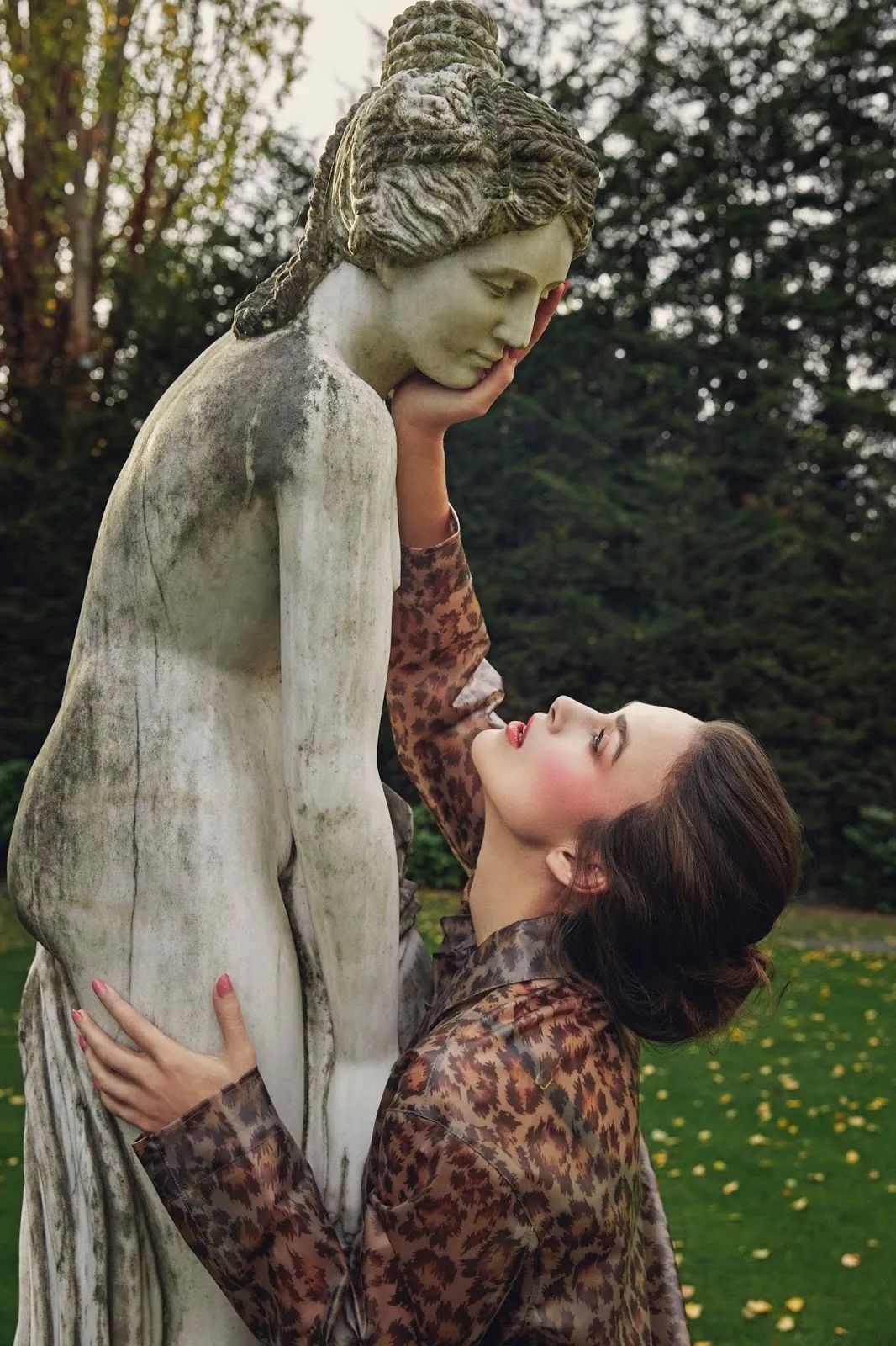 在家也穿这么精致吗,在家也穿西装打领带