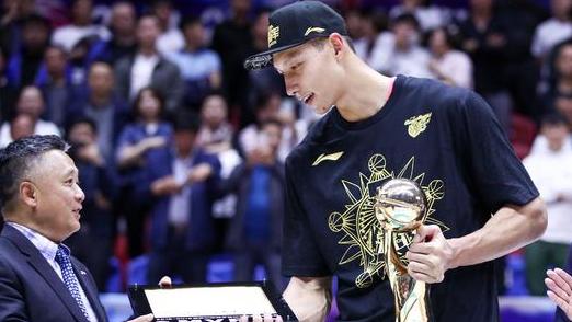 易建联和荆灵关系,嫁给易建联的感受