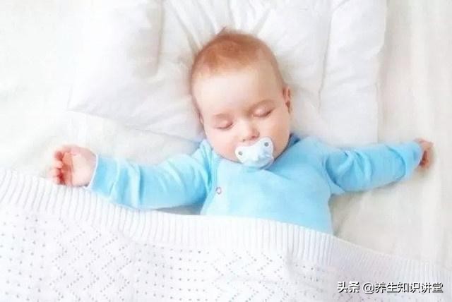 宝宝晚上呕吐是什么原因引起的,宝宝夜里呕吐怎么处理