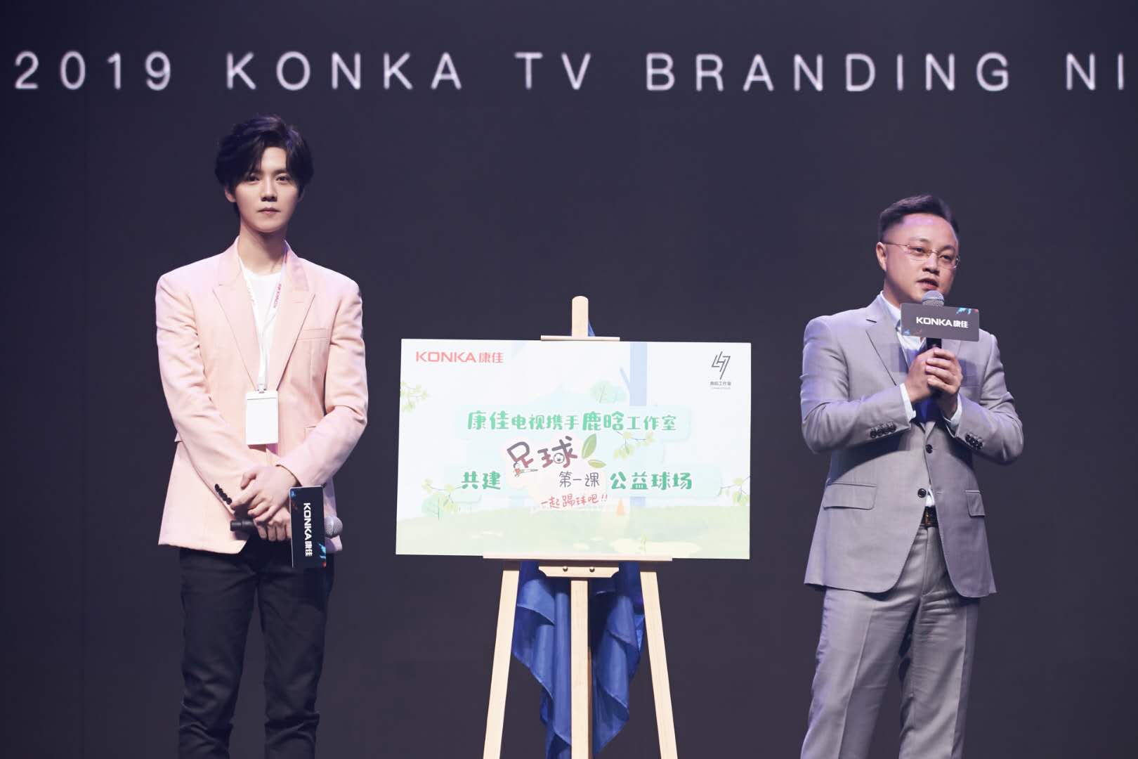 比心,带走总裁真AI的竟然不是当红小花，而是鹿晗！