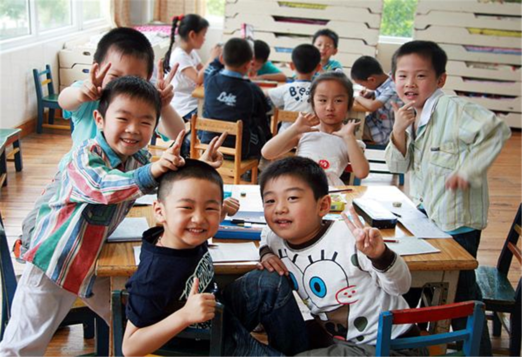 4岁孩子不想去幼儿园该打骂么,孩子哭着说不上一年级要怎么引导