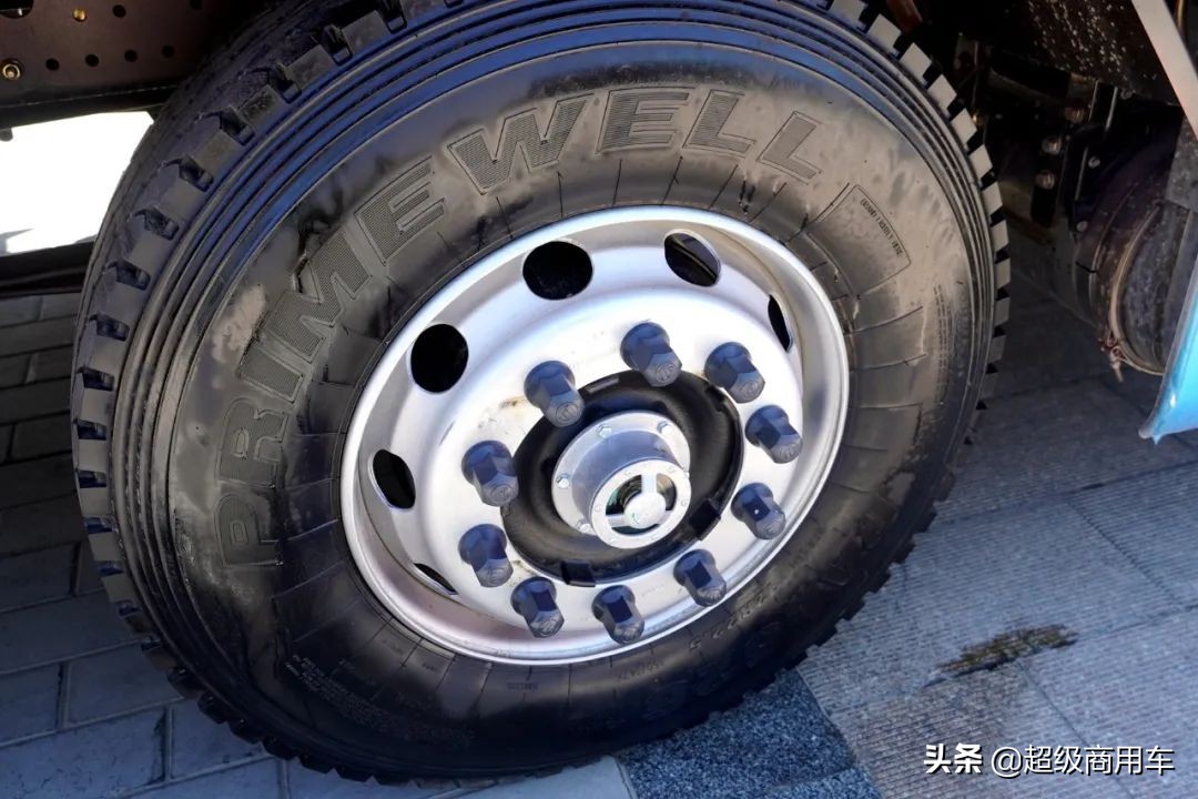 前桥打孔福康国*4六**40马力欧曼EST8x4高栏载货车