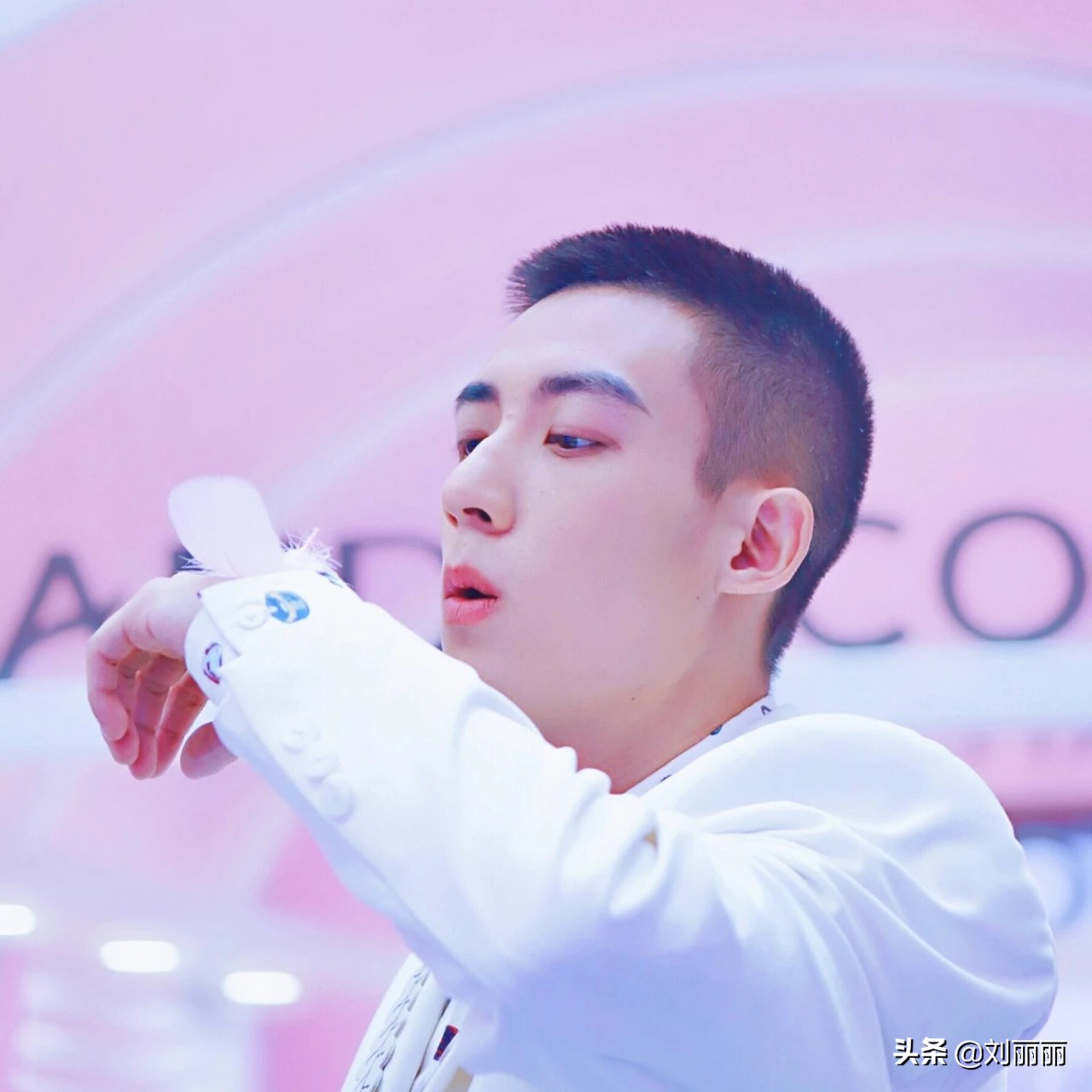 最流行的几款男士发型,香港男士发型特有型