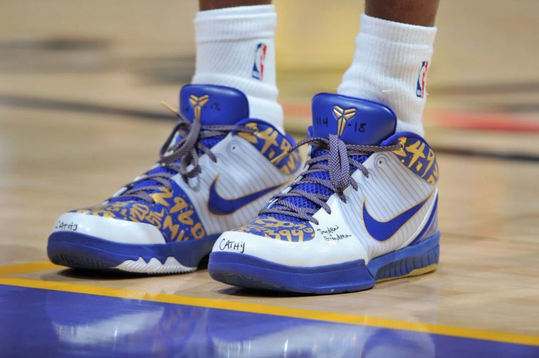 科比穿乔丹鞋的故事,科比篮球故事完整视频