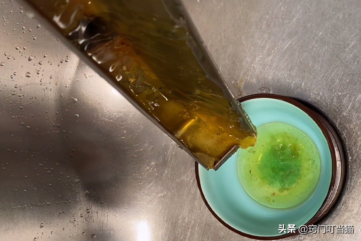 油烟机油盒的巧妙处理,油烟机油盒拆不下来怎么清洗