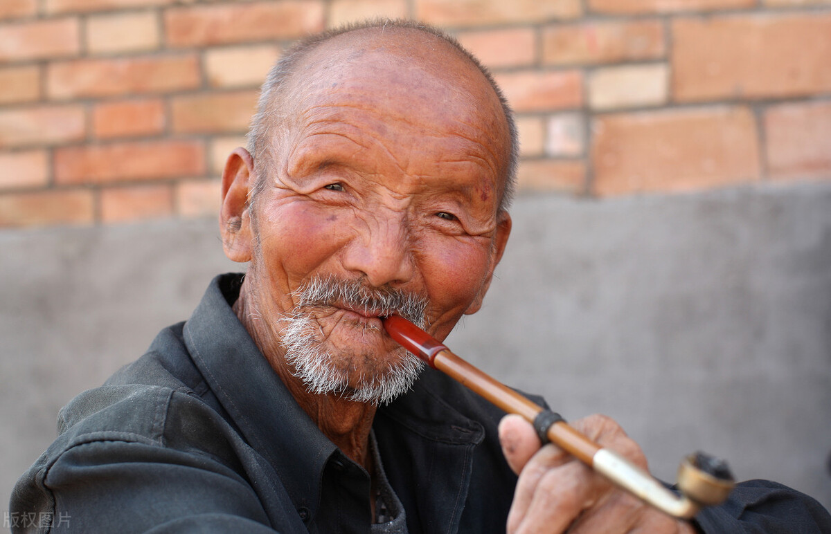 女野人住山洞真实生活,女野人被抓藏地窖