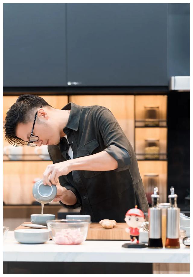 王菲谢霆锋合体想谈什么样的恋爱,王菲谢霆锋一反常态高调秀恩爱