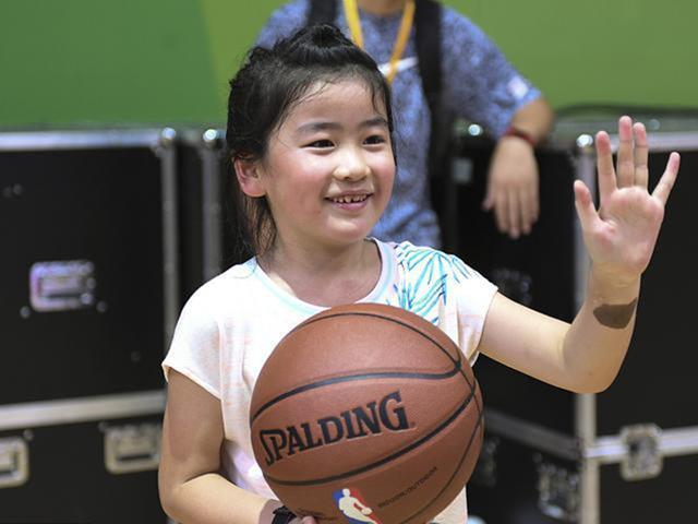 12岁1米9姚明女儿基因强大,姚明11岁女儿身高真的有一米七吗