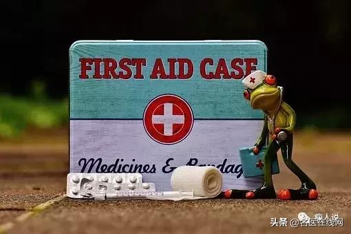 老人脑梗最近老发癫痫怎么办,老人癫痫的症状和表现是什么