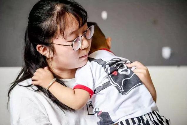 宝宝吮手指危害,宝宝吸手指上瘾