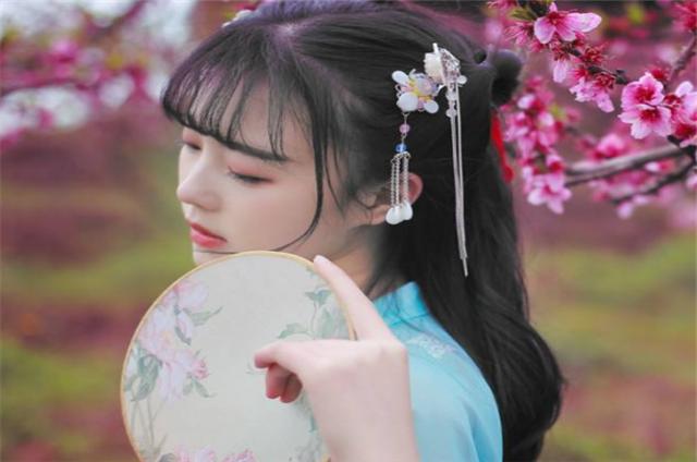 碰了不该碰的人动了不该动的心,我爱了不该爱的人加了不该加的人