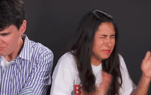 老外不相信茅台的威力,老外喝中国白酒烧刀子