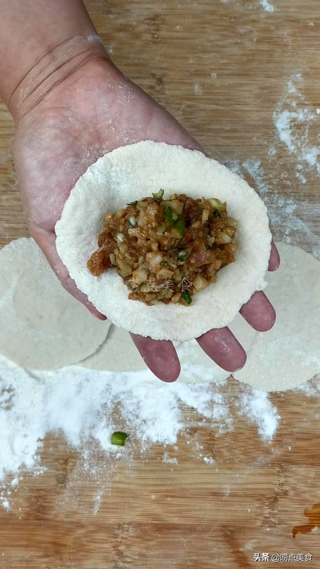 舌尖导演陈晓卿小龙虾,舌尖上的水煎包做法