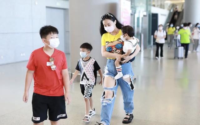 邹市明冉莹颖冬日机场照,邹市明冉莹颖恩爱瞬间