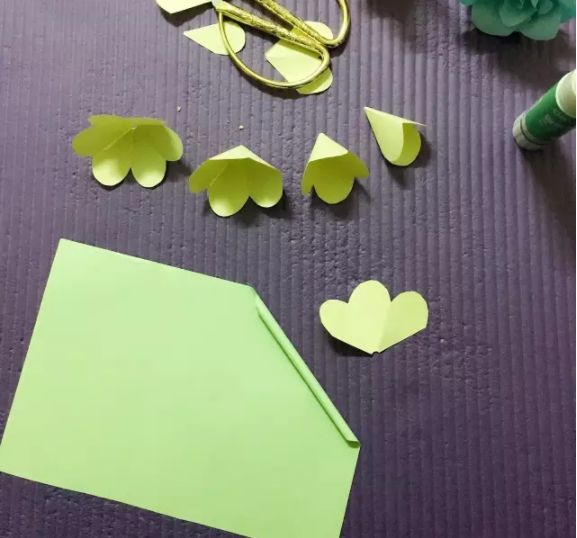 有颜色的玫瑰是怎么做出来的,白玫瑰怎么做七彩玫瑰