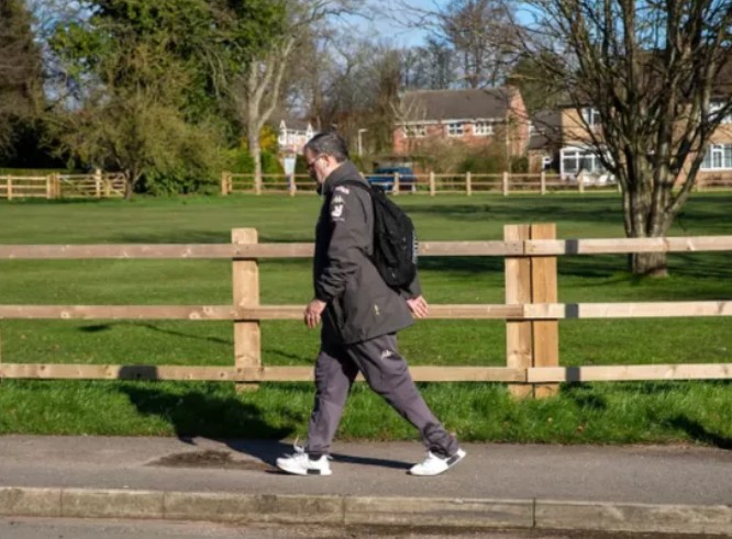 疯子贝尔萨简历,贝尔萨痴迷足球视频