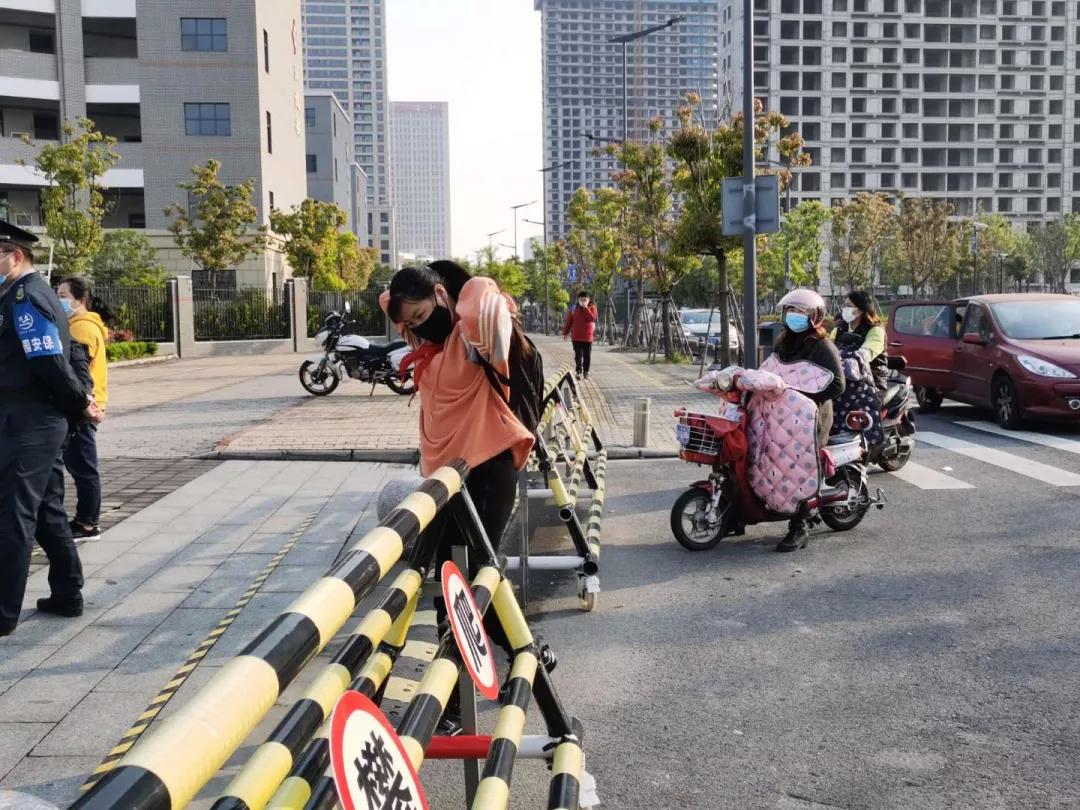 开学现场直击,昆山小学最新消息