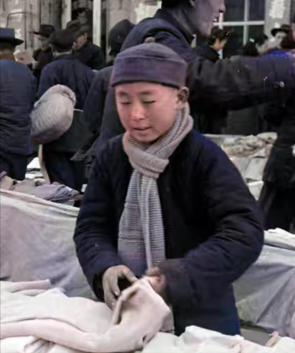 怀念一下以前穿过的旧衣服,小时候穿过时的旧衣服