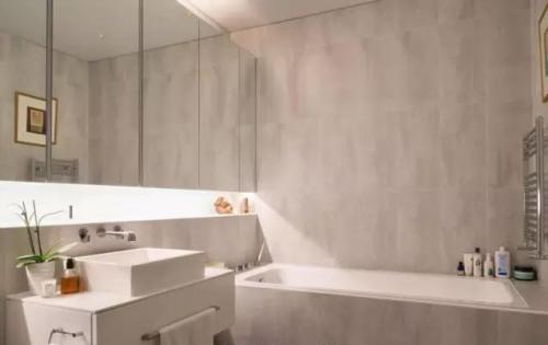 浴室镜柜厚度,浴室镜柜效果图