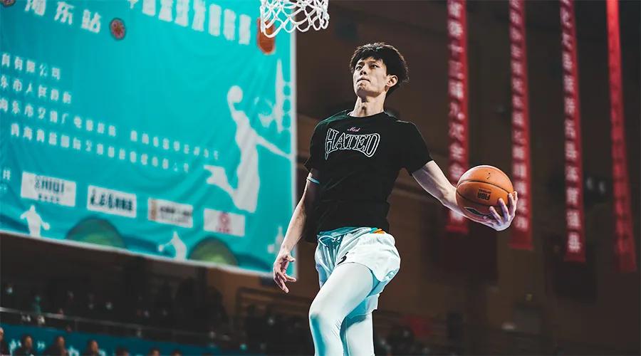 曾凡博加入nba发展联盟场均多少分,曾凡博转队了吗