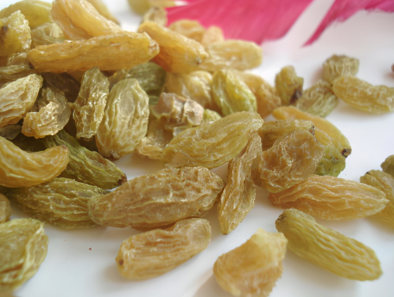 吃葡萄脏了衣服怎么洗才干净,吃葡萄用什么清洗最好