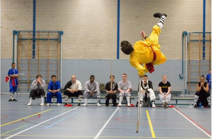 国产鞋遭鞋贩子炒作学生价值暴涨,国产鞋被炒出天价