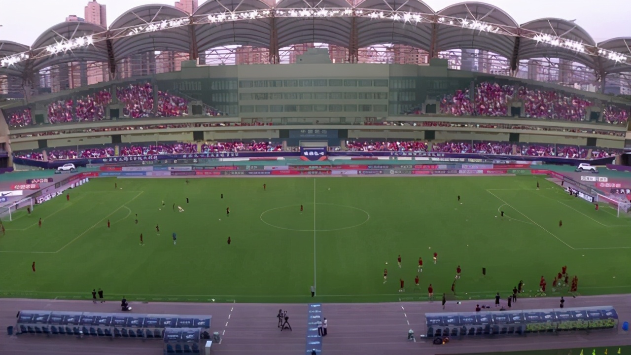 京鲁战判罚引争议,京鲁大战裁判误判