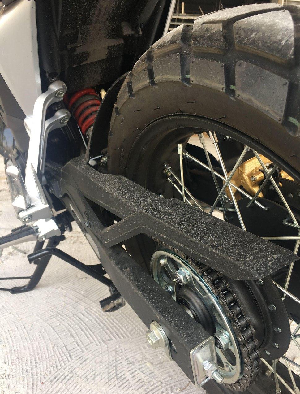 同事买了一辆日系车,同事买的摩托车