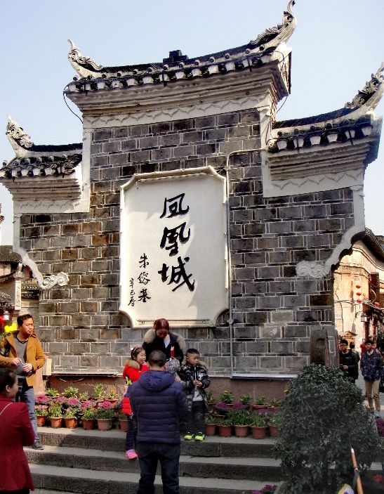 凤凰古城风景优美漂亮,凤凰古城被谁称作是最美的小城