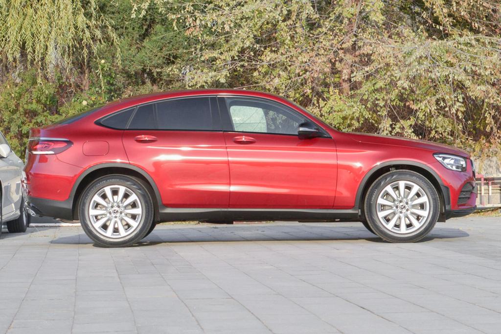 奔驰glc4maticamgline轿跑suv,奔驰glcsuv霸气出场