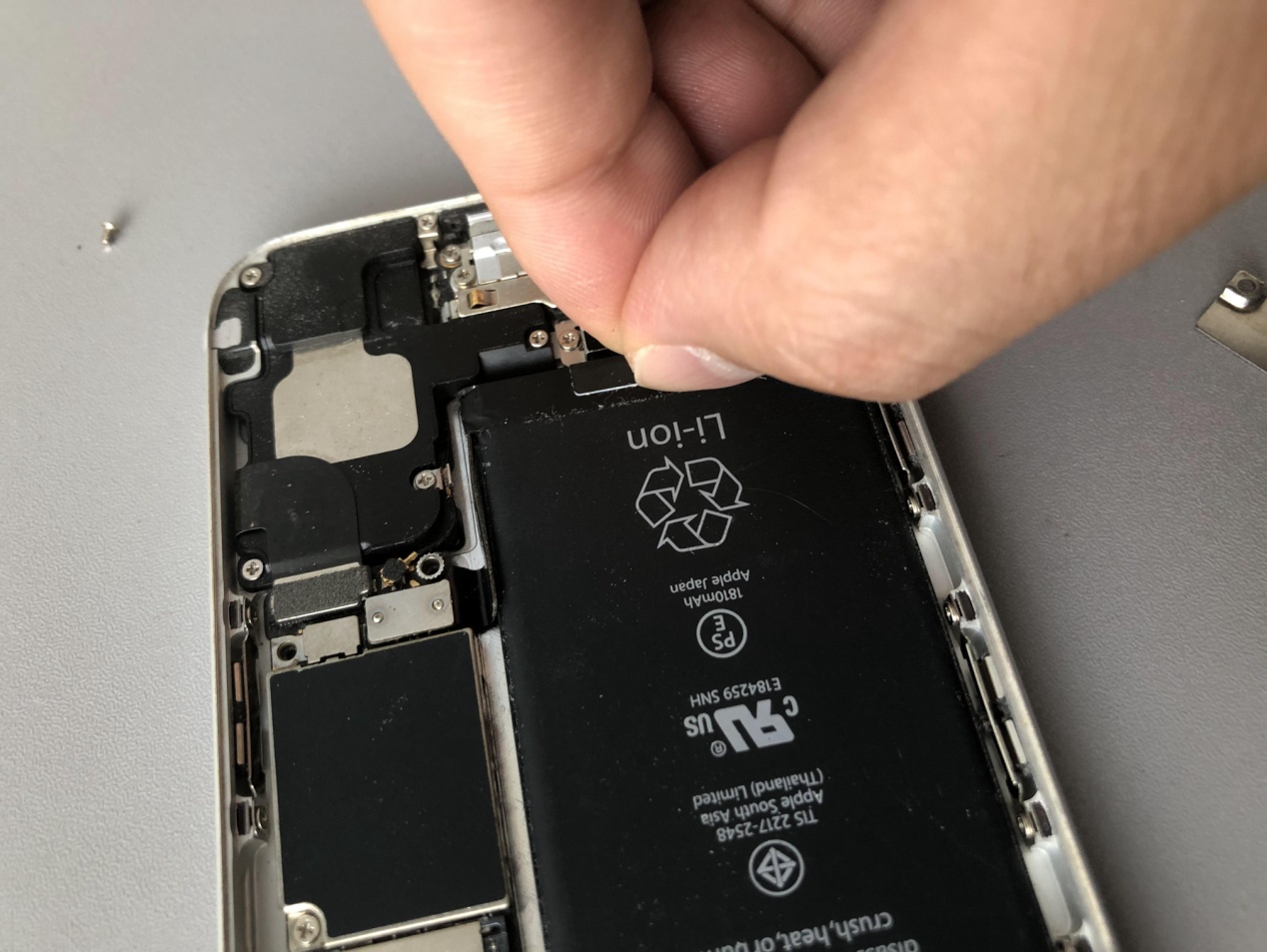 如何更换苹果手机电池的方法,苹果15.2系统如何看是否更换电池