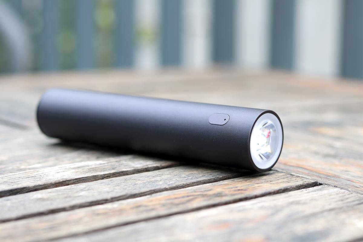 zmi随身强光手电筒充电宝,mini强光手电筒