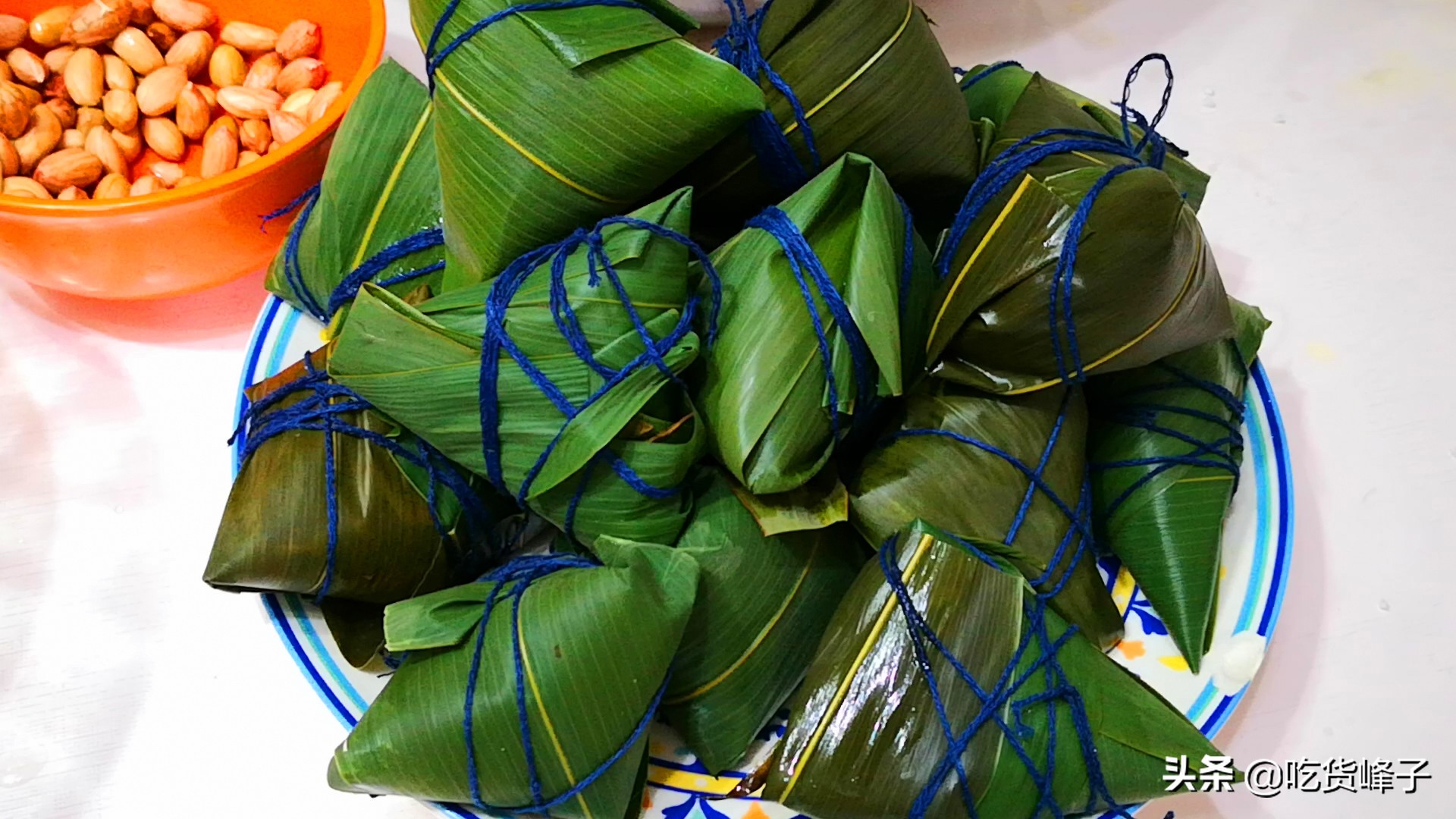 爱吃肉粽子不用买，教你在家做，从包到煮详细讲解，比买的更好吃