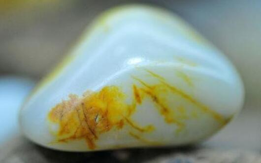 有三种颜色的玉石是什么,好几种颜色的玉石