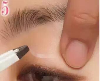 双眼皮贴化妆前还是化妆后贴,化妆先贴双眼皮贴还是先画眼影