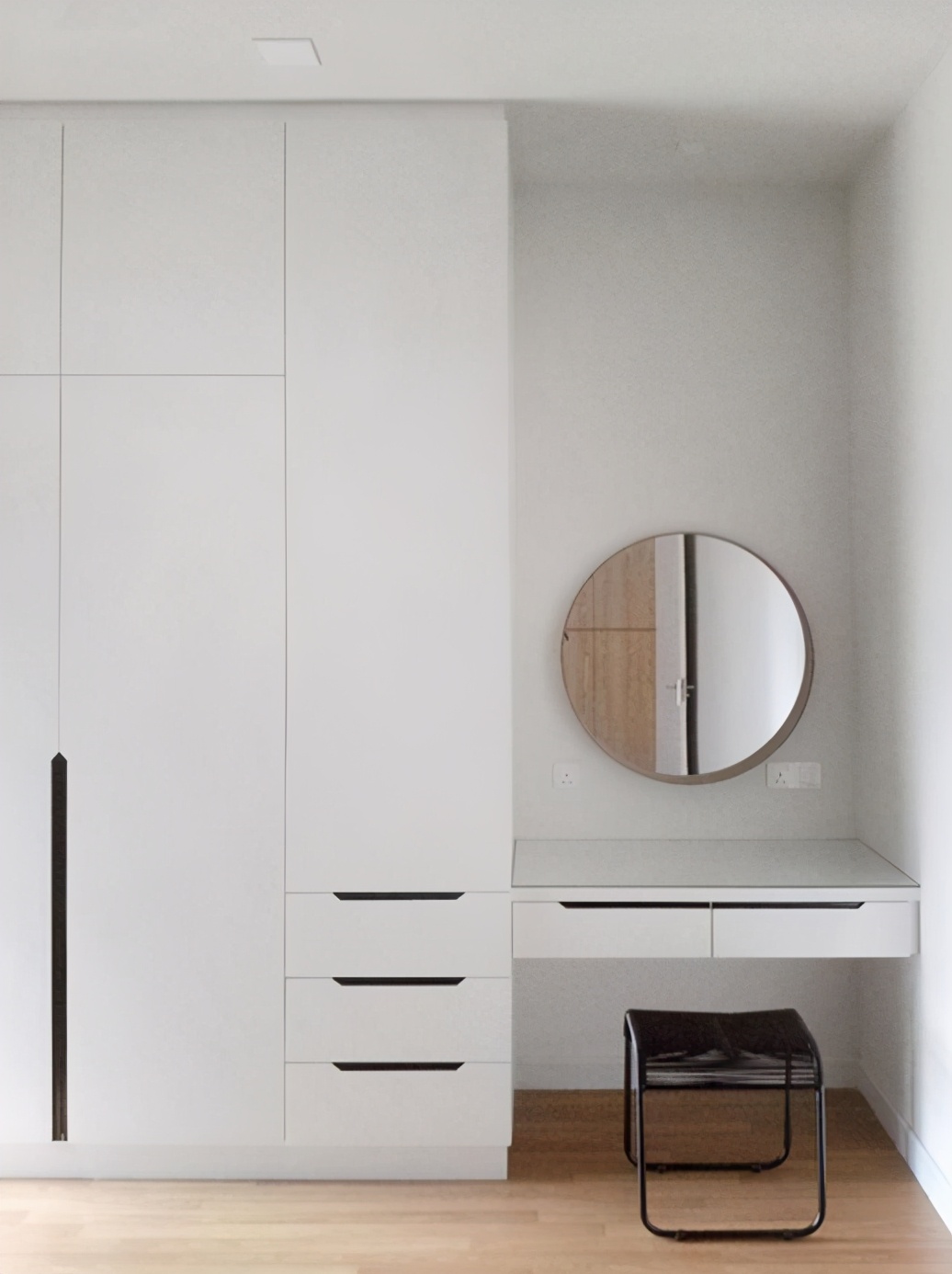 30平长方形主卧房间带衣帽间布局,衣帽间最佳布局图