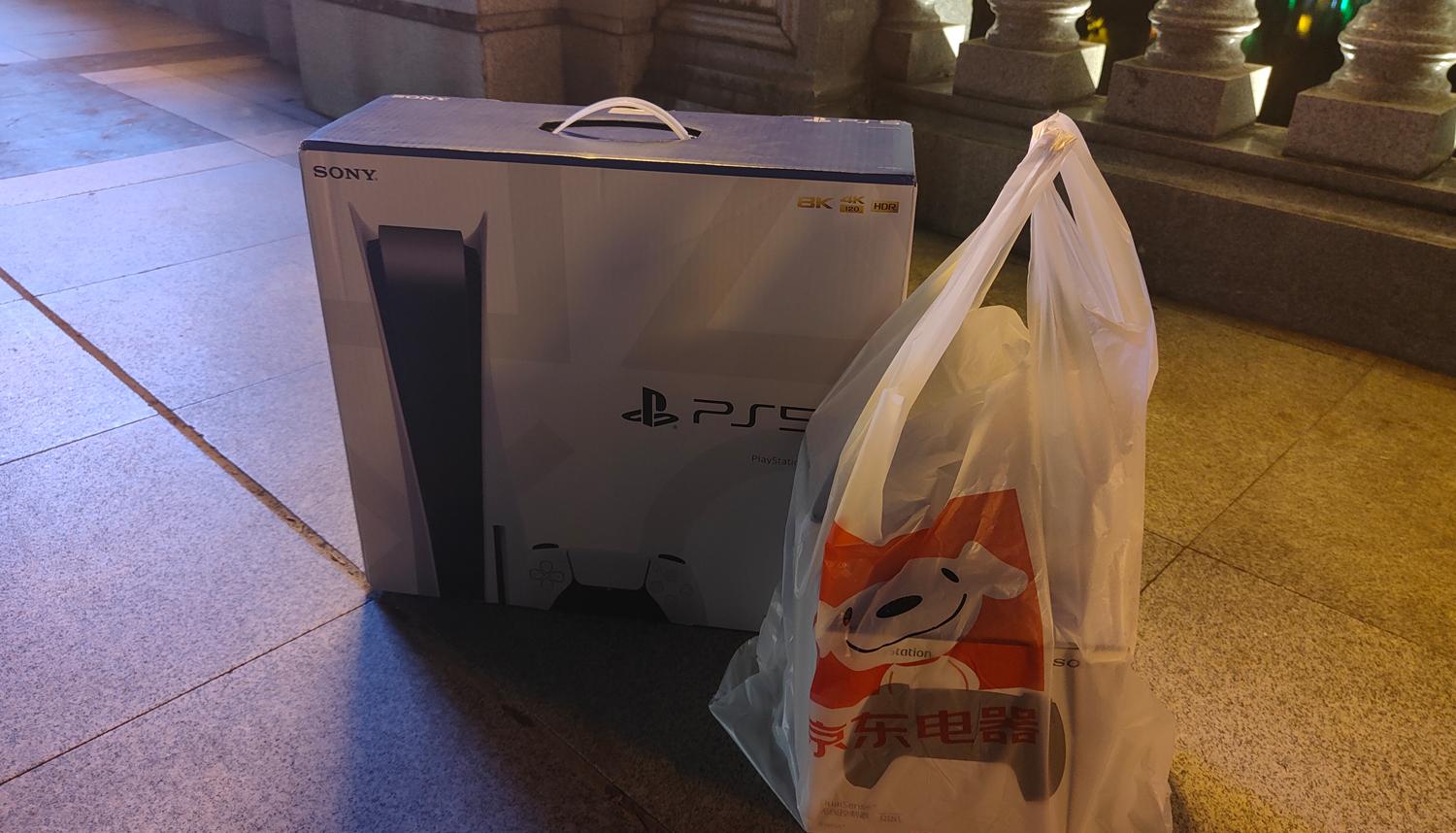 游戏宅的电脑桌面,游戏头戴式耳机rog棱镜s