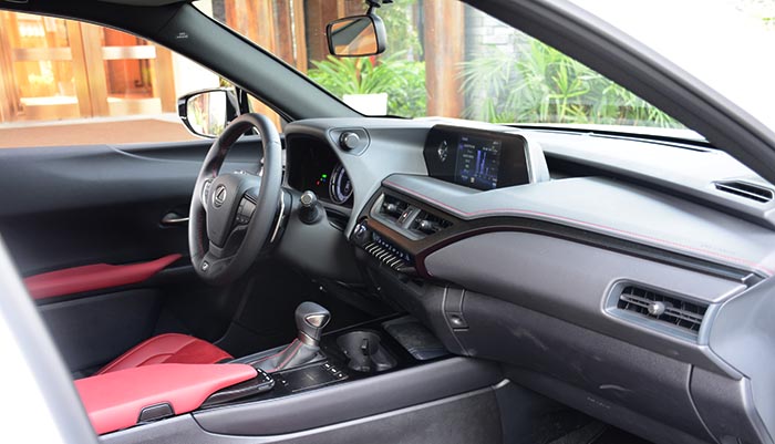 时空机发光尾翼，10个气囊，2.0L混动+四驱，这SUV卖33.3万贵吗？