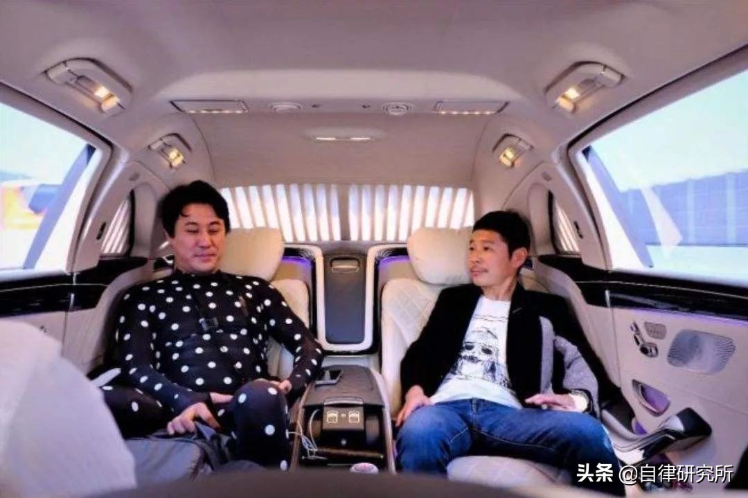 送10亿，征女友包下火箭登月高中毕业的他为何成为日本最潮富一代