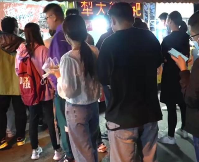 卖粑小哥,合肥小哥靠倒卖致富