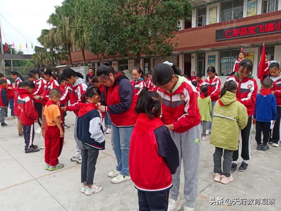 烟溪镇完小新少先队员入队仪式,鑫源小学举办新队员入队仪式