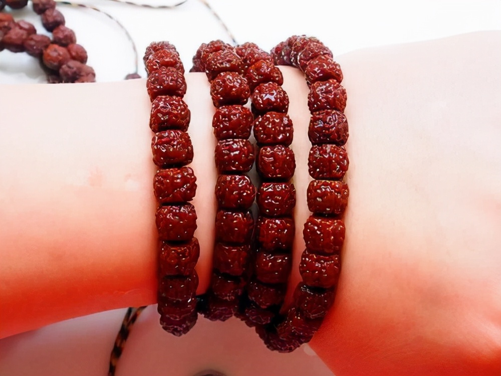 文玩金刚菩提手串保养,蜜蜡手串佩戴和保养方法