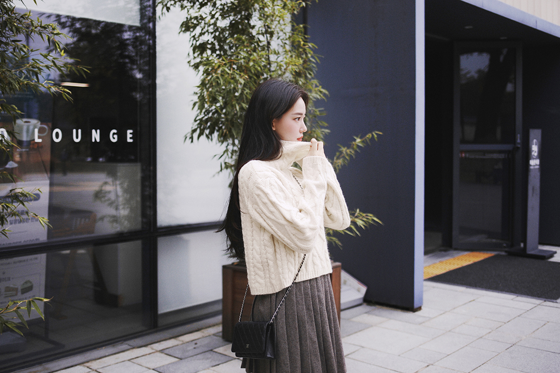 羊毛大衣搭配连帽针织衫,羊毛大衣小韩风穿搭