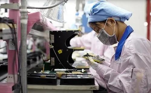 从血汗工厂到工业互联网未成，疫情却使得富士康机器人换人卡了壳