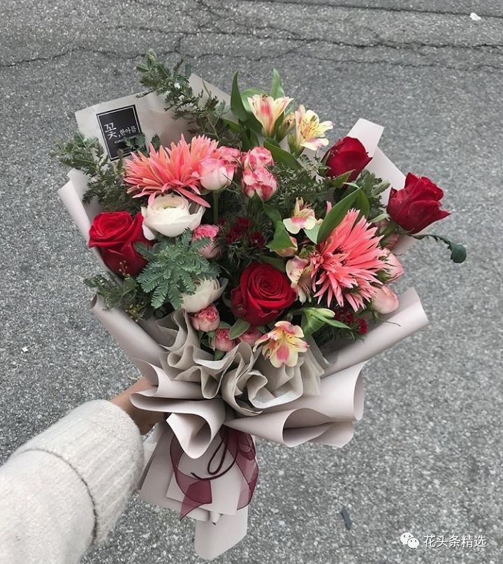 学花艺去上培训班还是去花店好,开花店怎么学