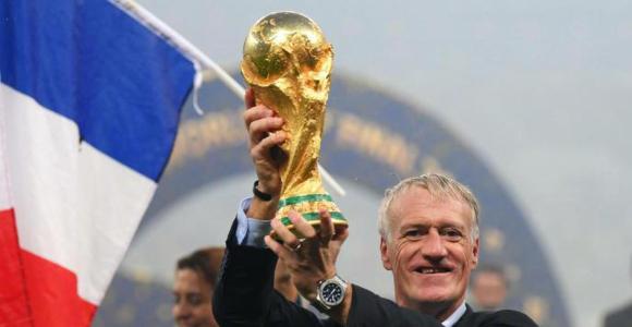 虽然坎通纳没有拿过世界杯冠军,但,必须是法国十大球星之一