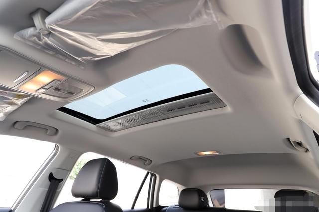 荣威ei5新款,荣威ei5智联版和豪华版有什么区别