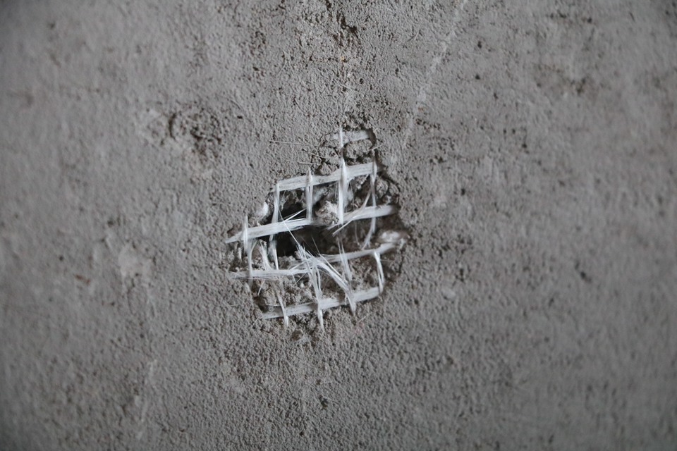 “渣渣墙”用钥匙就能抠出洞！青岛即墨正大·佳源都市弄啥咧