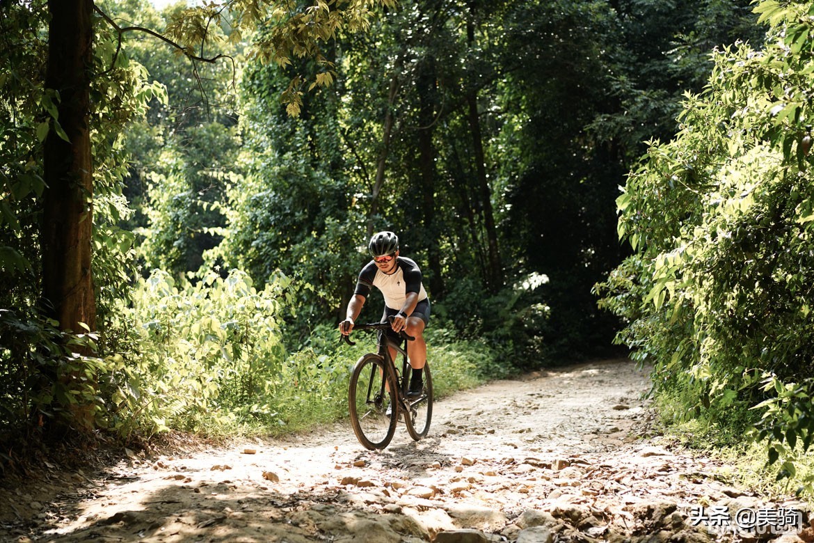 冒险砾石公路车评测,闪电公路车s-workssl7入门级