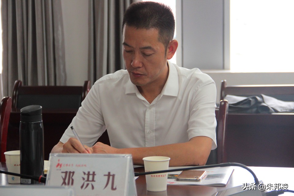 从小摊贩到西南水果大王！一根扁担闯天下，年入18亿